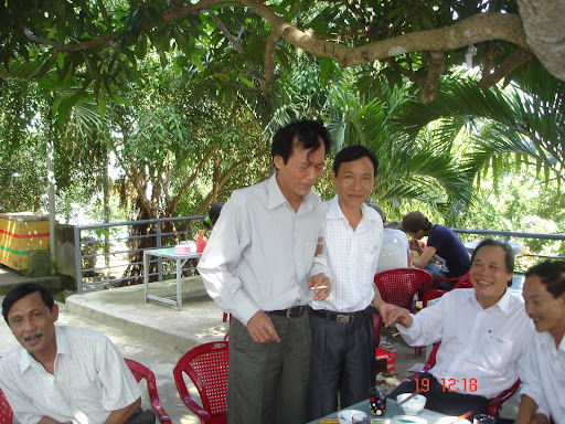 Chào mừng Ngày nhà giáo Việt Nam 20/11 2010 - Page 3 DSC00213