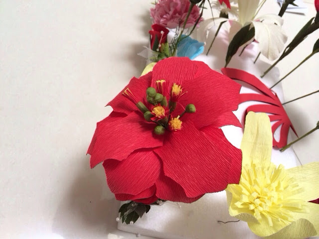 hoa hong giay trang tri tiec cuoi