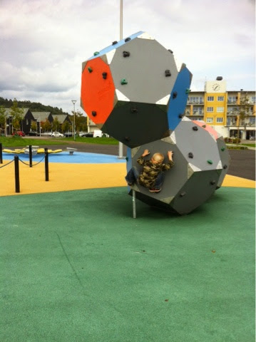 Lundbergsklanen: Björkris lekpark/the playground on Björkris