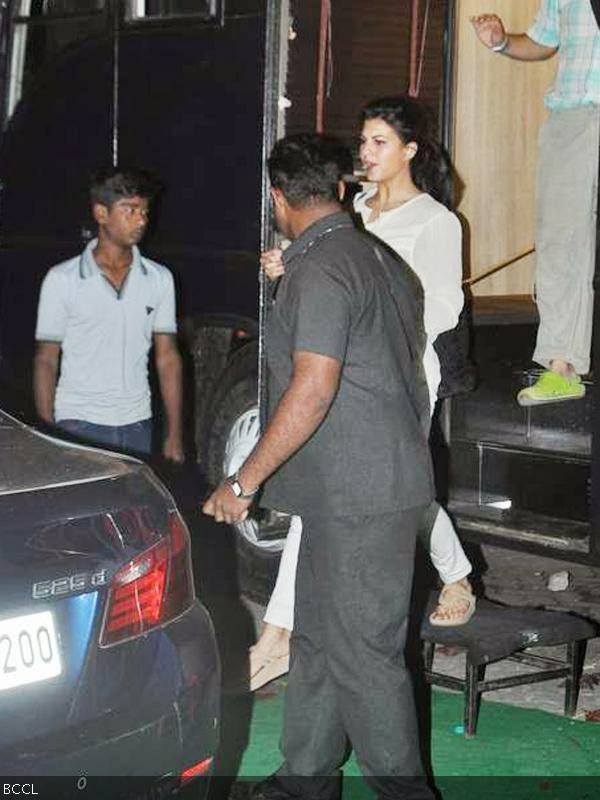 Jacqueline Fernandez spotted at Mehboob Studio, in Mumbai. (Pic: Viral Bhayani)