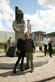 Ispred reaktora se nalazi spomenik posvećen svima onima koji su dali zdravlje i život