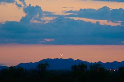 Puluhan Ufo Berhasil Diabadikan Seorang Fotografer Di Langit Arizona