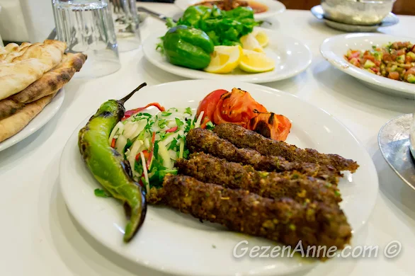 İmam Çağdaş'ta yediğimiz Simit kebabı, Gaziantep