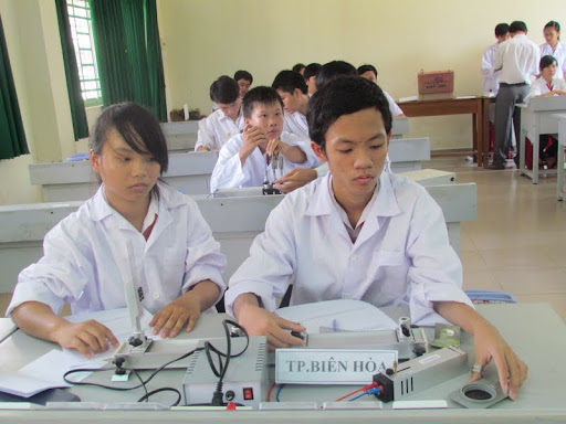 Thí nghiệm thực hành vật lý, hóa học, sinh học cấp Tỉnh bậc THCS năm học 2011-2012 ngày 12 tháng 04 năm 2012  - IMG_1448.jpg
