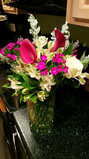 Florist «Flower Boutique», reviews and photos, 280 Murphy Rd, Hartford, CT 06114, USA