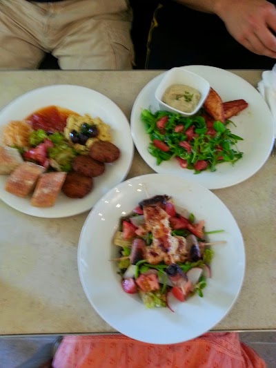 Photos of Caf&eacute; Leopold