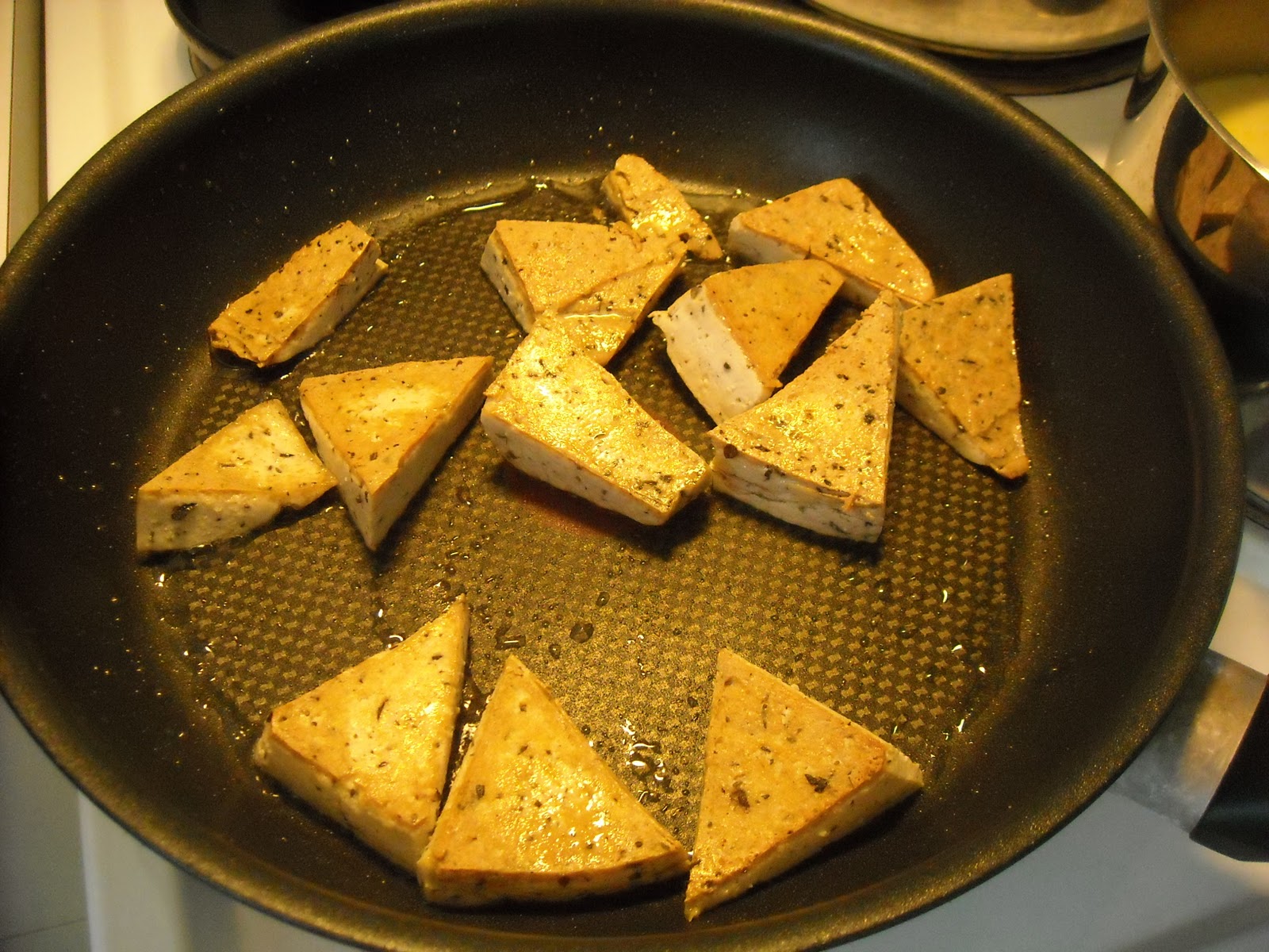 Onnellinen Omena Tofu ja currykastike