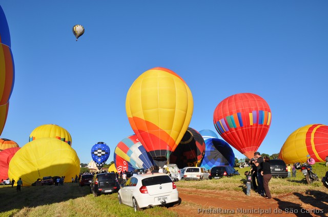 Os balões durante essa semana vão dar um colorido a cidade de São Carlos encantando crianças e adultos