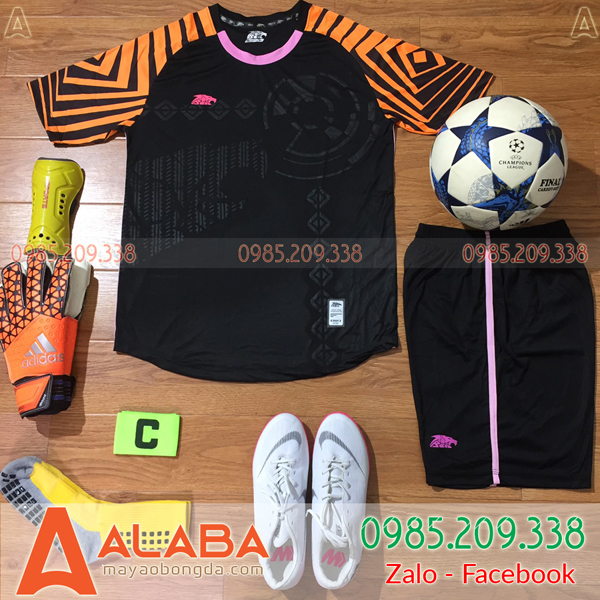 Thời trang nam: Những mẫu áo bóng đá, áo đá banh màu đen đẹp nhất Ao-khong-logo-MAIN-mau-den