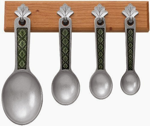 Danforth - Leaf Pewter Measuring Spoons on Cherry (Green)