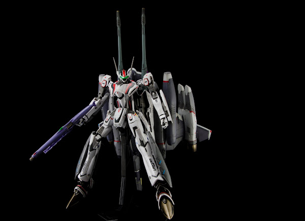 Tornado_VF-25F_Alto_battroid_05.jpg