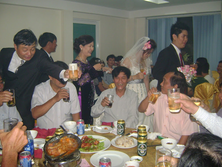 Các anh chị Cựu HS khóa 77 - 78 - 79 tại đám cưới con trai anh Cảnh (77) và chị Lắm (79) DSC09260