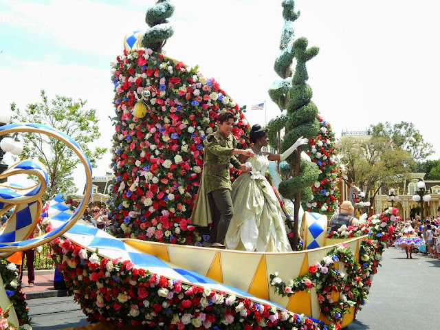 New Disney World Parade: Festival of Fantasy. Princess Tiana and Prince Navine are looking great in green. 