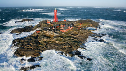 Pater Noster Lighthouse, Bohuslan, Sweden.jpg