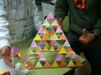 Resultado de imagen de triangulo de sierpinski  cartulina