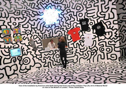 عرض مشاركة واحدة فنان الرسم بالطباشير كيث هارينغ Keith Haring