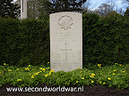 Guardsman A. Berry, Irish Guards, 1e april 1945, Leeftijd 30, Oosterbegraafplaats Enschede.