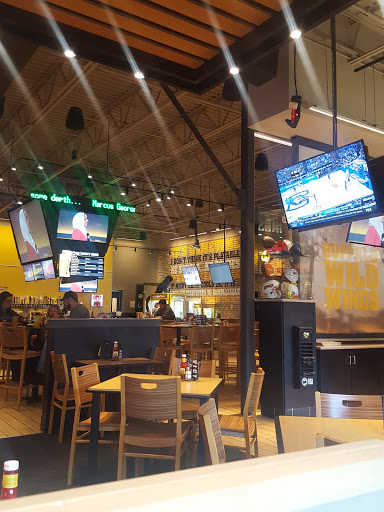 Chicken Wings Restaurant «Buffalo Wild Wings», reviews and photos, 163 Lee Ave, Pikeville, KY 41501, USA