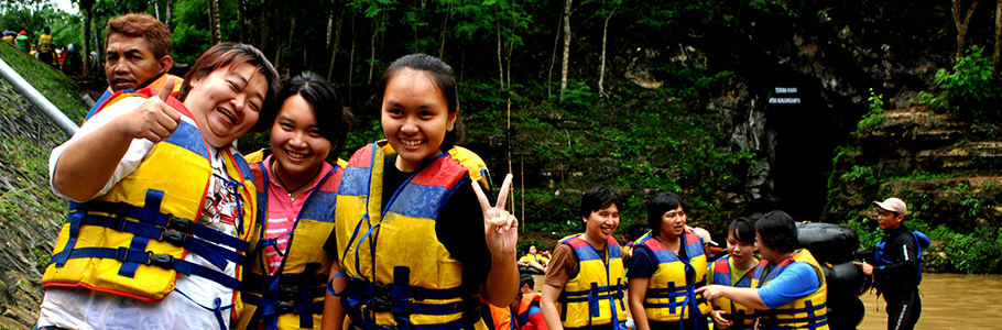 berpose dulu setelah cave tubing di Pindul