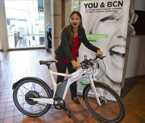 Surgir lucha mediodía Barcelona tendrá un servicio turístico de bicis eléctricas guiadas con  iPhone | en bici por madrid