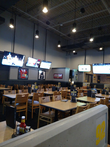Chicken Wings Restaurant «Buffalo Wild Wings», reviews and photos, 3701 Metro Dr #100, Council Bluffs, IA 51501, USA