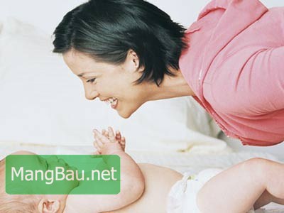 bà bầu mang bầu mang thai phụ nữ mangbau.net sau khi sinh phát triển của bé tiến trình phát triền 1 năm đầu bé một tuần tuổi