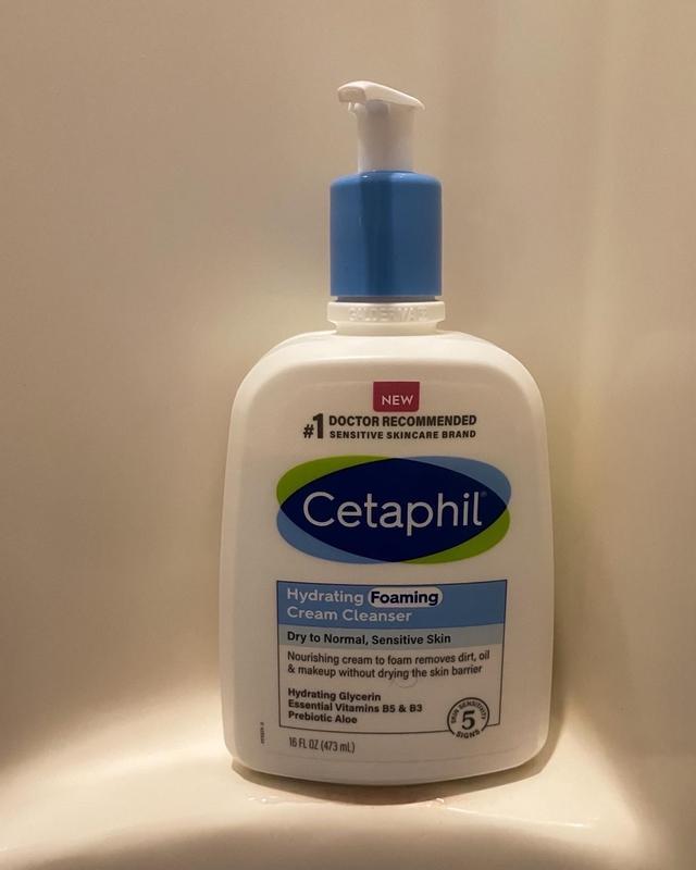 Sửa rửa mặt Cetaphil Hydrating Foaming Cream Cleanser cưc kì đáng dùng cho các làn da khô nhạy cảm