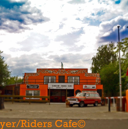 Rider's Café logo