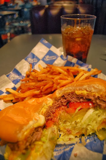 Hamburger Restaurant «Pappas Burger», reviews and photos, 5815 Westheimer Rd, Houston, TX 77057, USA