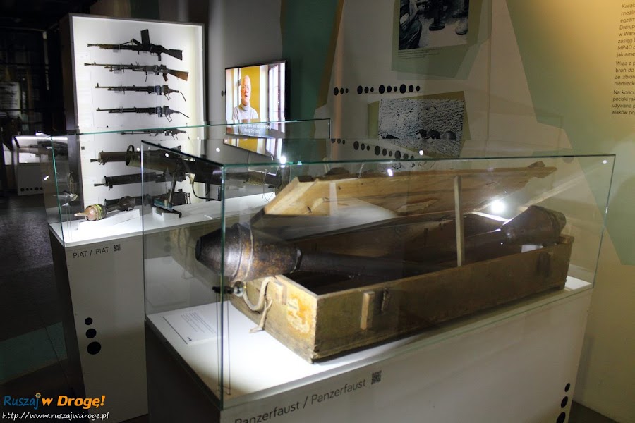 muzeum powstania warszawskiego - wystawa uzbrojenia