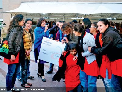 Anukriti group gets the winner's prize from Vani (L) at a street play competition at a city mall, where students from seven Delhi University colleges displayed their skills in the capital.