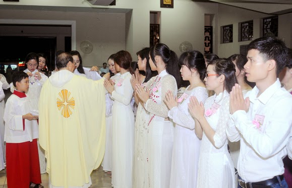 Thánh lễ ban các Bí tích Khai Tâm 22.10.2014