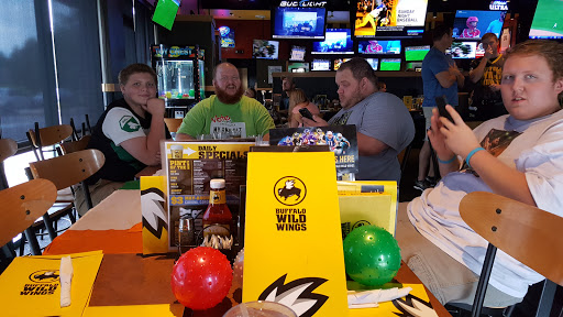 Chicken Wings Restaurant «Buffalo Wild Wings», reviews and photos, 1551 N Green St Q, Brownsburg, IN 46112, USA
