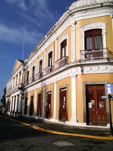Honorable Ayuntamiento de Coatepec, Palacio Municipal SN, Centro, 91500 Coatepec, Ver., México, Oficina de gobierno local | VER