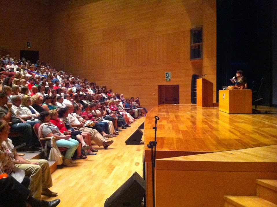CDATA[
MARILYN ROSSNER.
“Reconocida como una de las mejores Médiums del mundo”
“UNA EXPERIENCIA MÁGICA ENTRE SERES DE LUZ, FAMILIARES FALLECIDOS Y GUÍAS ESPIRITUALES”.
Conferencias, Mensajes de Guías Espirituales, Familiares Fallecidos, Ángeles, Seres de Luz.. Demostración de Mediumnidad, ejercicios, Liberación de Emociones, Música.. y ¡¡¡ UNA EXPERIENCIA EMOTIVA, INOLVIDABLE Y MUY MÁGICA !!
Sábado 8 de Noviembre 2014
– Santa Rosa, 33 – Esplugues de LLobregat. – Barcelona (España)
(Aparcamiento Gratuito para los asistentes).
![