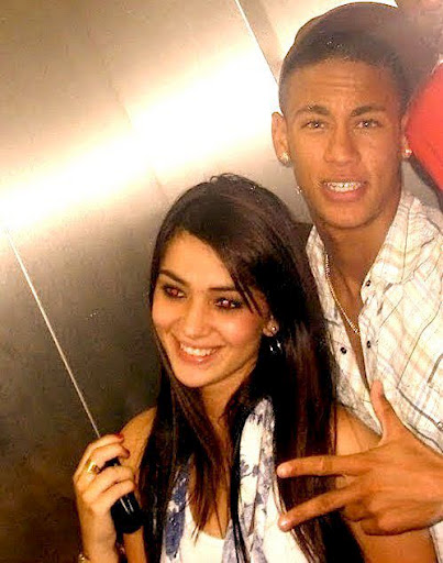 Fotos da Fernanda Barroso namorada e mãe do filho do Neymar jogador do santos