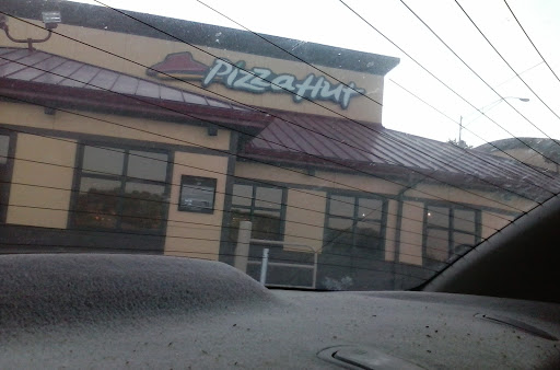 Pizza Restaurant «Pizza Hut», reviews and photos, 1002 Short St, Decorah, IA 52101, USA