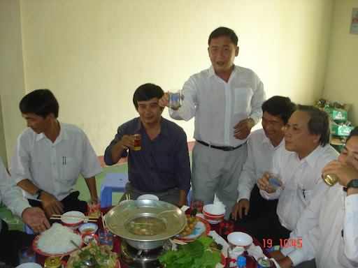 Chào mừng Ngày nhà giáo Việt Nam 20/11 2010 - Page 3 DSC00180