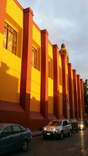 Parroquia de los Sagrados Corazones, Av. H. Colegio Militar Ote., Centro, 98600 Guadalupe, Zac., México, Iglesia católica | NL