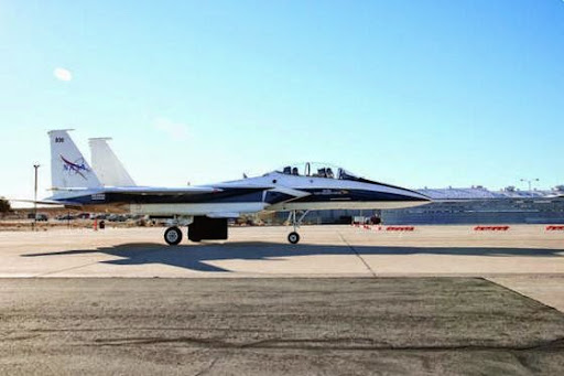 去年春天，Aerion公司聯合美國航空航天局，在愛德華茲空軍基地對NLF機翼設計進行了試驗。 他們將一副帶有傳感器的機翼安裝到了一架F-15戰鬥機上，讓它以超過2.0馬赫的速度飛行。