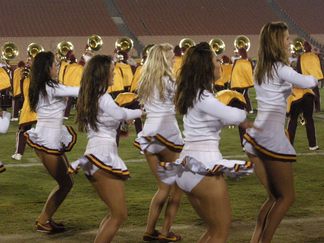 Sexy College Girls Pics USC Cheerleaders Dancing In Short.