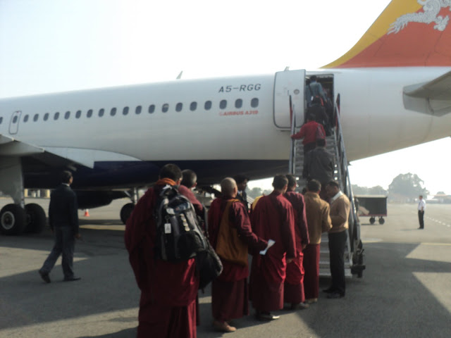 Ký sự chuyến hành hương Bhutan đầu xuân._Bodhgaya monk (Văn Thu gởi) DSC06400