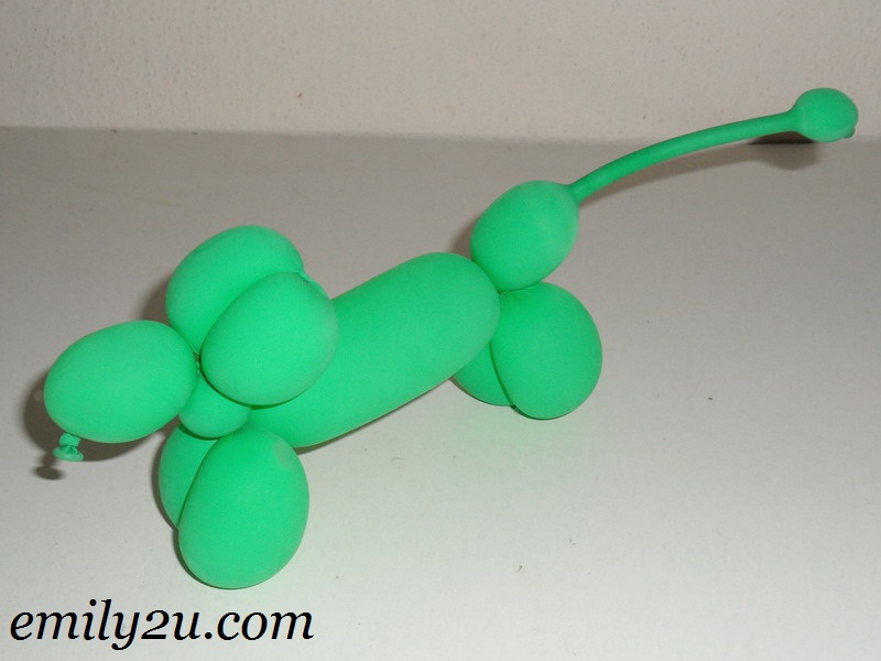 dog balloon sculpture