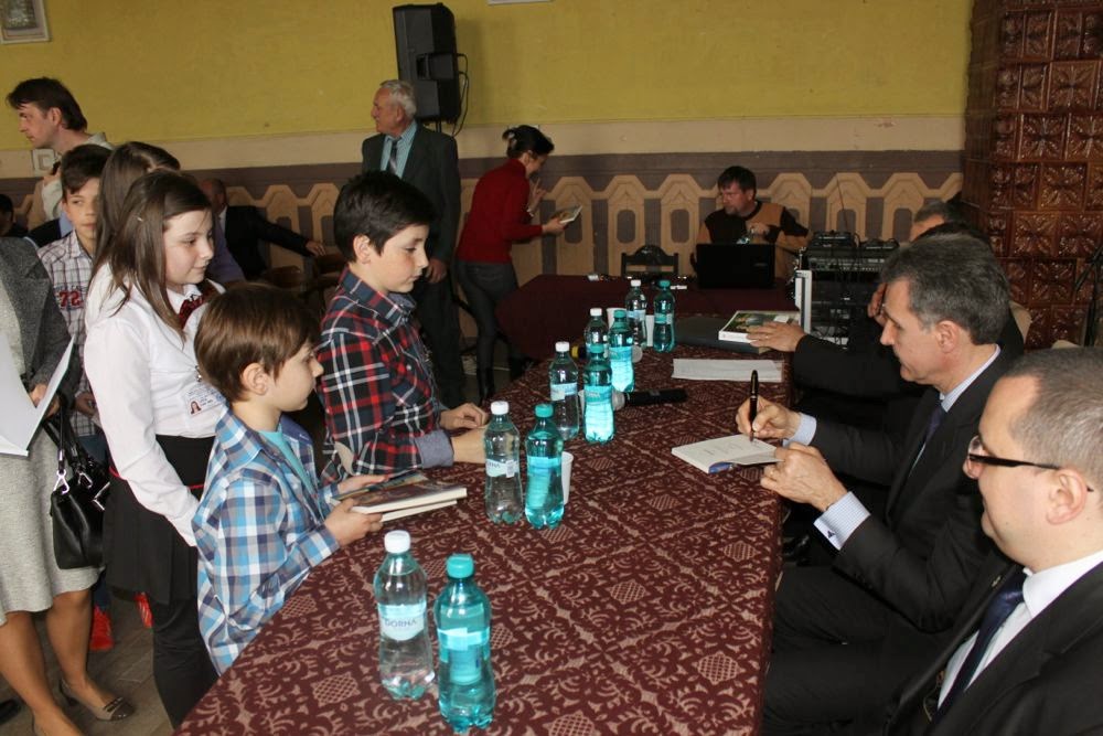 ASR Principele Radu - Întâlnire cu elevii Colegiului Naţional Dragoş Vodă din municipiul Sighetu Marmaţiei ASR Principele Radu - Întâlnire cu elevii Colegiului Naţional Dragoş Vodă din municipiul Sighetu Marmaţiei
