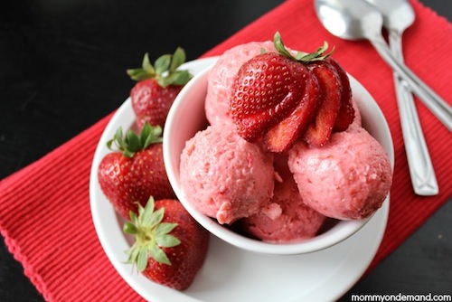 Strawberry Frozen Yogurt by Mommy on Demand