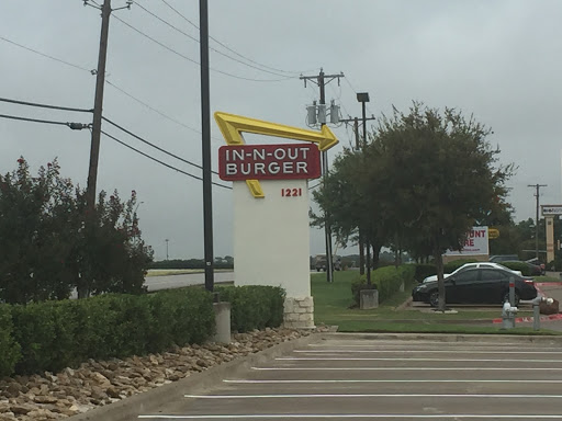Hamburger Restaurant «In-N-Out Burger», reviews and photos, 1221 U.S. 287 Frontage Rd, Mansfield, TX 76063, USA