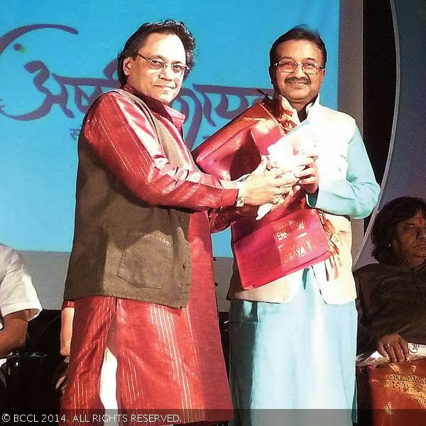 Ram Borgaonkar and Raj Kumar Chordia during the Ashtavinayak Sangeet Mahotsav, held in Pune.