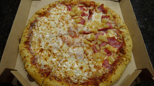 Pizza Restaurant «Pizza Hut», reviews and photos, 42 Clarkson Wilson Center, Chesterfield, MO 63017, USA