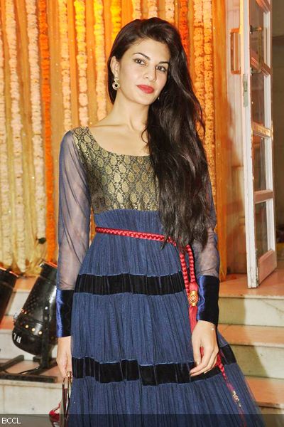 Jacqueline Fernandez's minimalistic look adds to her charm during Udita Goswami and Mohit Suri's wedding ceremony, held at ISKCON Juhu in Mumbai on January 29, 2013. (Pic: Viral Bhayani)