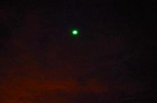 Multiple Witnesses See Green Iridescent Ufo Hovering Over Uk Photo